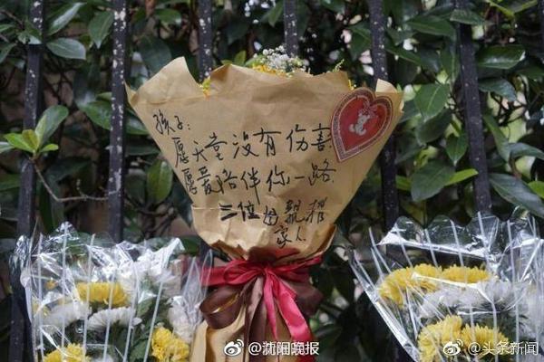 记者：拉波尔塔已经抵达诺坎普球场办公室，准备与拉什福德签约